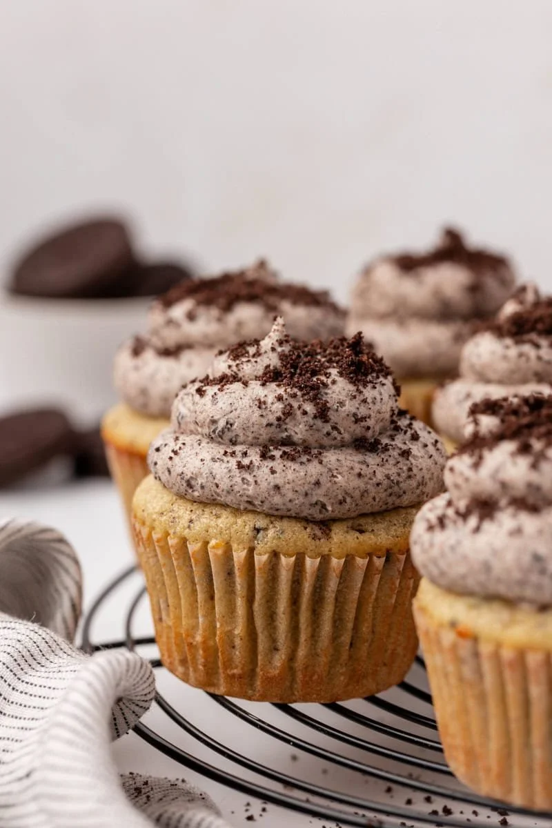 Creamy Cookies and Cream Cupcakes