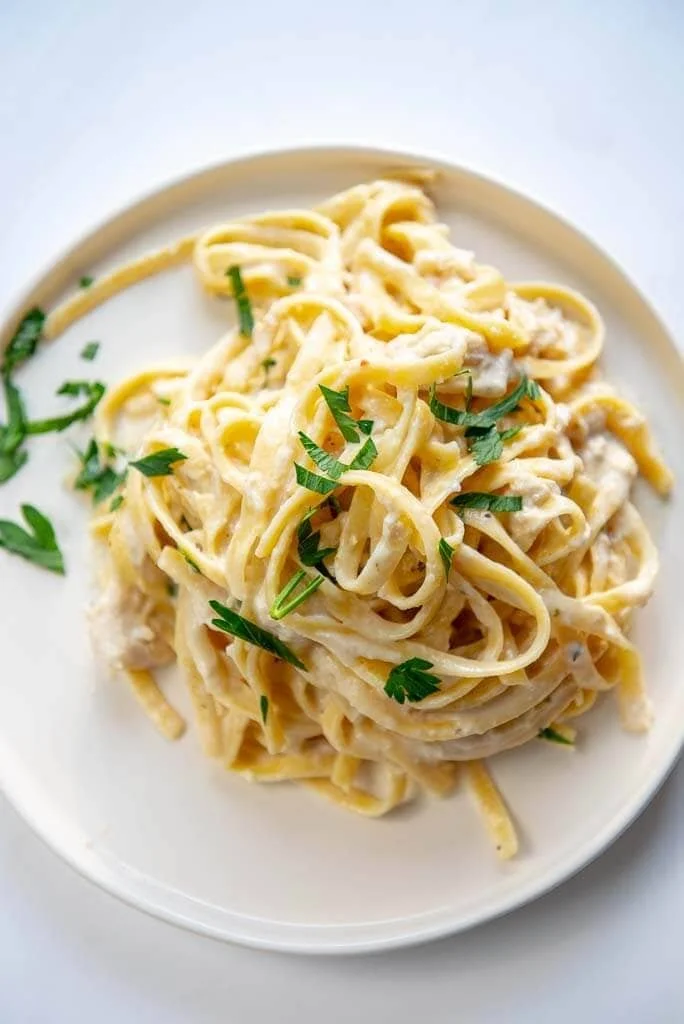 Creamy Slow Cooker Chicken Alfredo Pasta