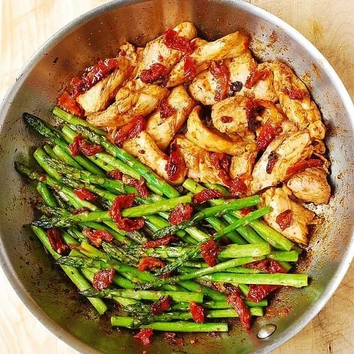 Paprika Chicken with Asparagus and Tomatoes
